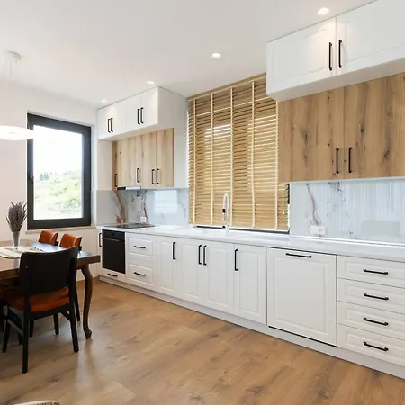 Vila Florale Široka