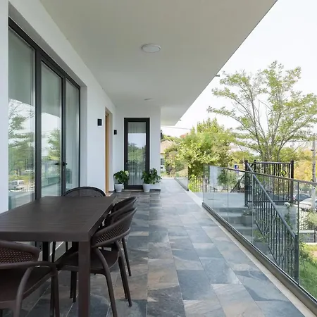 Florale Villa Široka