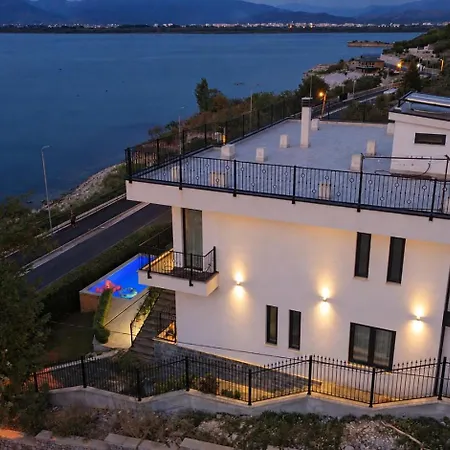 Florale Villa Široka